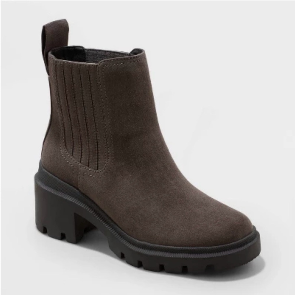 NAYA WIDE WIDTH HEELED CHELSEA BOOTS